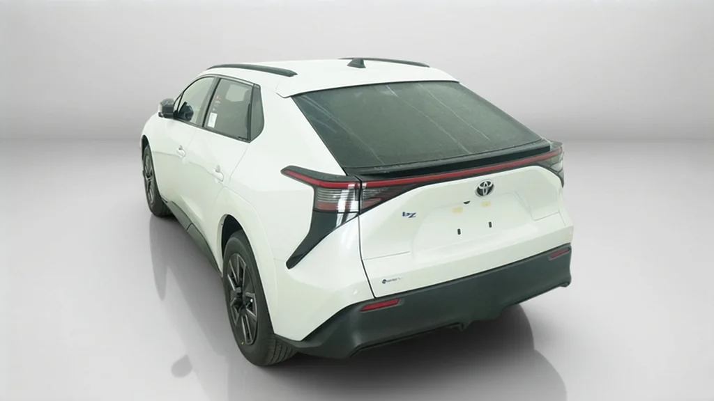New 2027 Wind Chill Pearl Toyota XLE image 13
