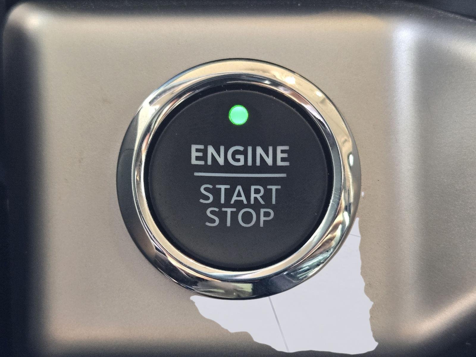Used 2024 Iconic Silver Ford XLT image 19
