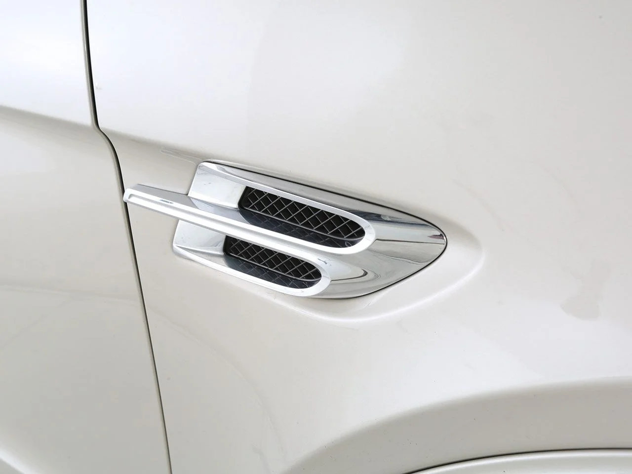 Used 2018  Bentley W12 image 14