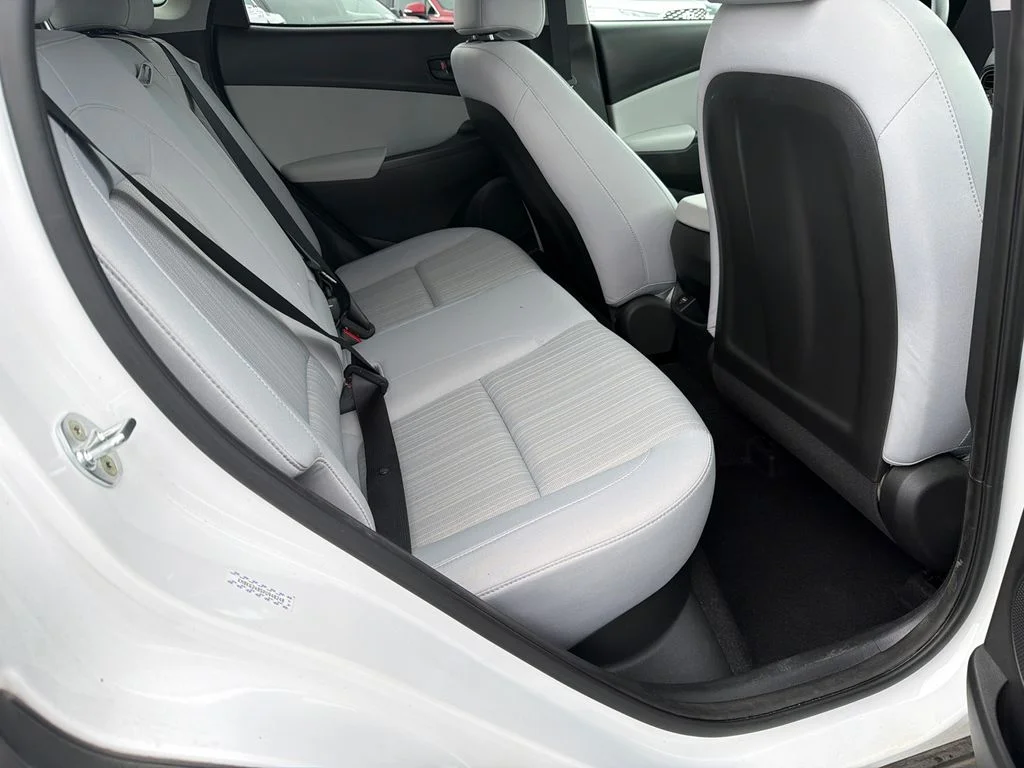 Used 2023 White Hyundai SEL image 15