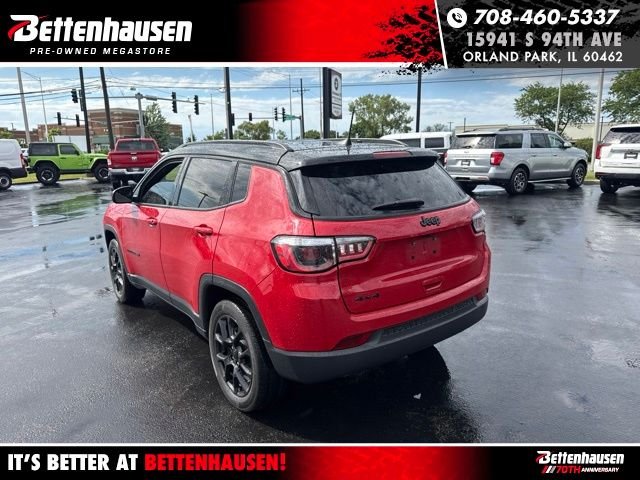 Used 2023 Red Jeep Latitude image 3