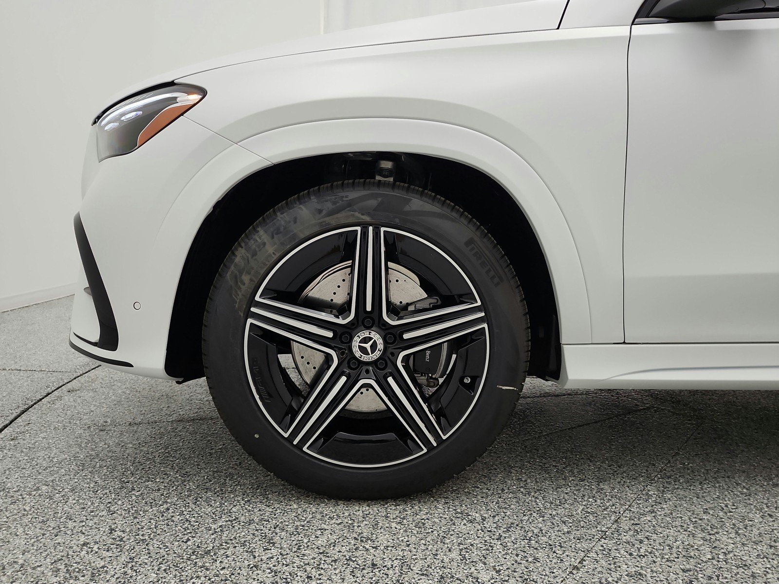 New 2026 MANUFAKTUR Moonlight White Magno Mercedes-Benz GLE 450 4MATIC® SUV image 13