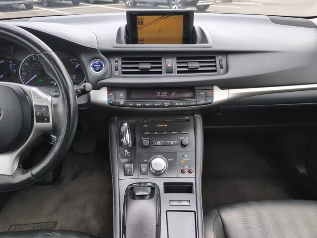 Used 2012 Nebula Gray Pearl Lexus 200h Premium image 23