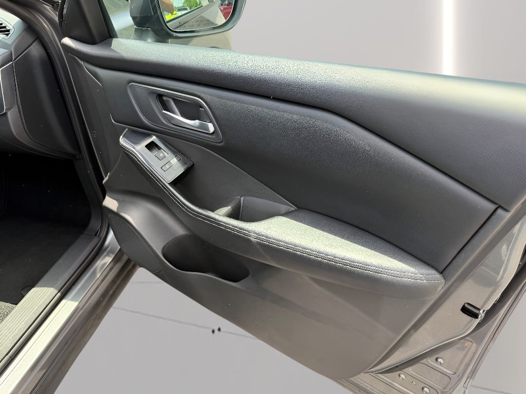 2024 Nissan Rogue SV - Photo 14