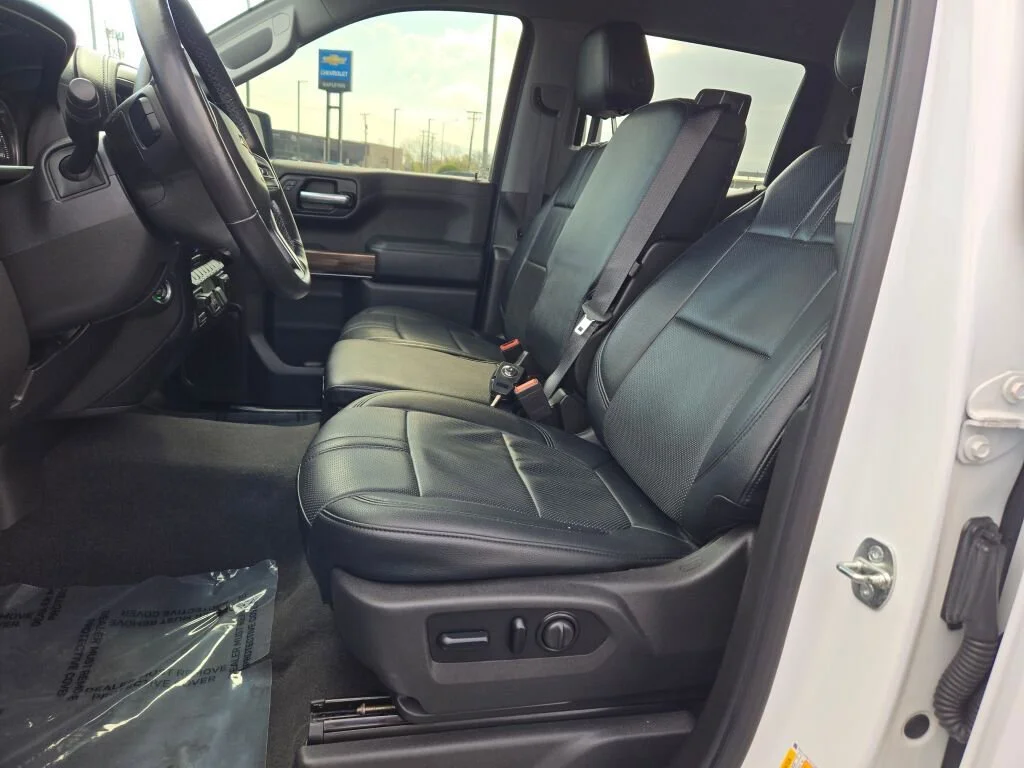 Used 2020 SUMMIT WHITE Chevrolet LT image 22