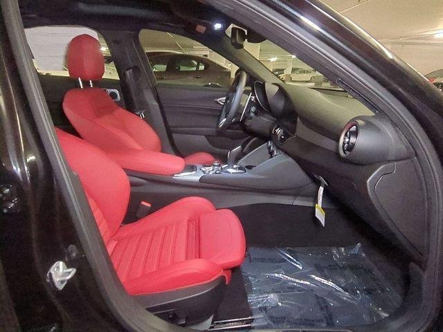 New 2025 Vulcano Black Metallic Exterior Paint Alfa Romeo  image 27