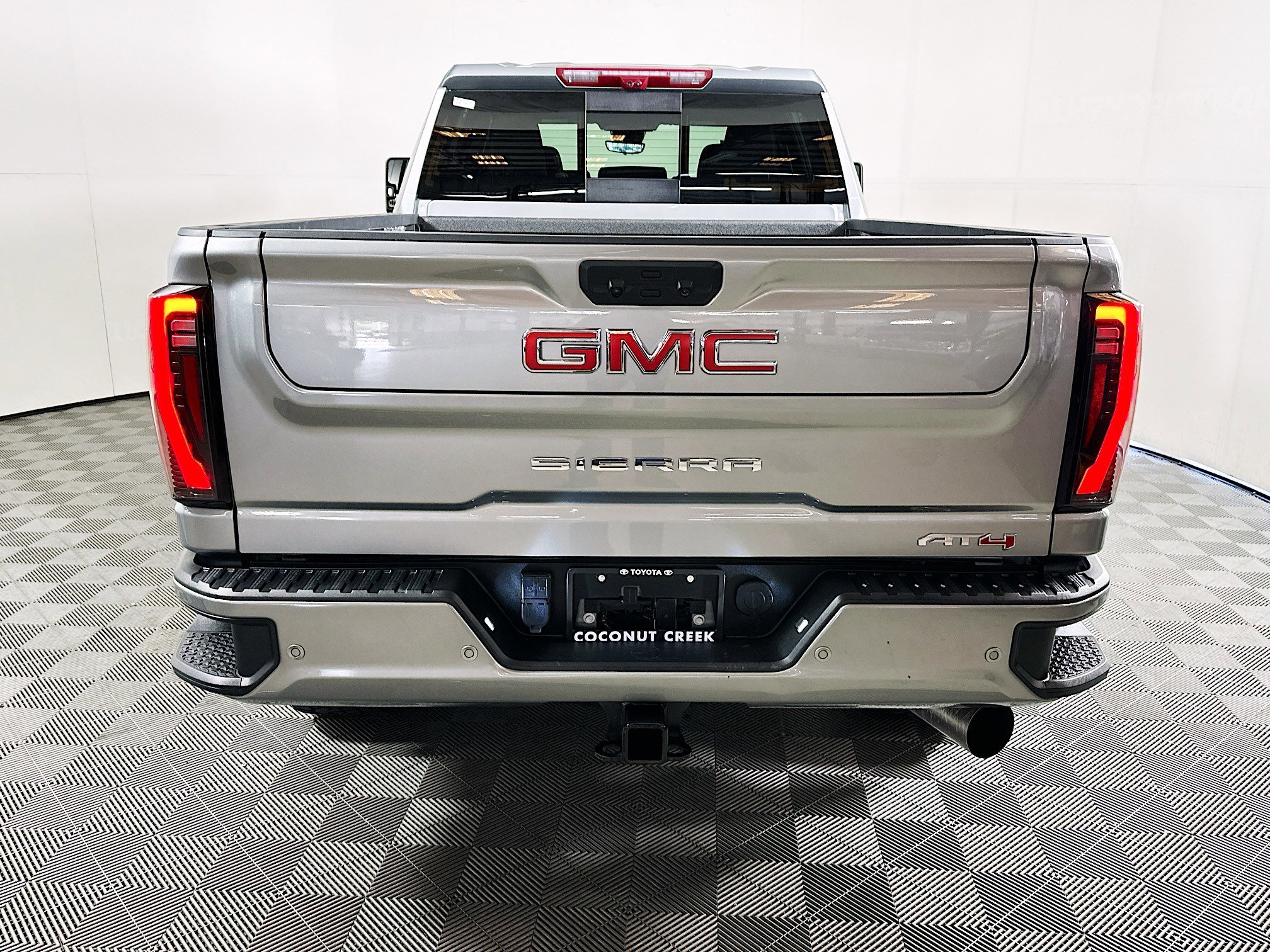 2024 GMC Sierra thumbnail 6