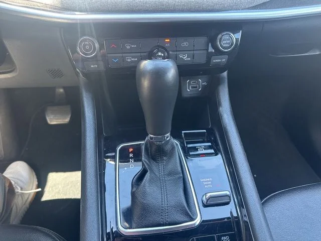 Used 2024 White Jeep Latitude image 15
