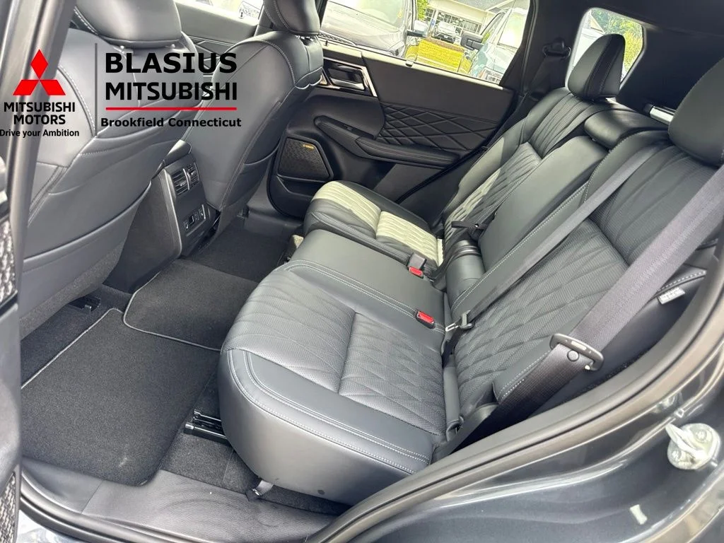 New 2026 Gray Mitsubishi SEL image 33