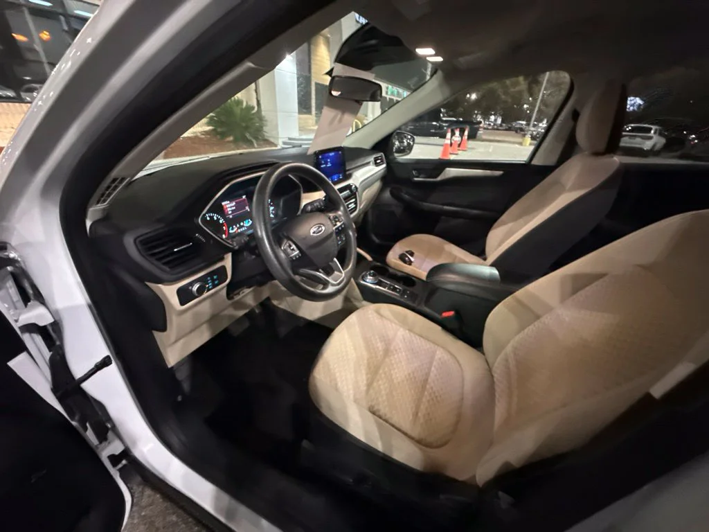 Used 2022 White Ford SE image 11