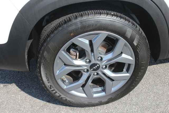 Used 2024 White Kia S image 37