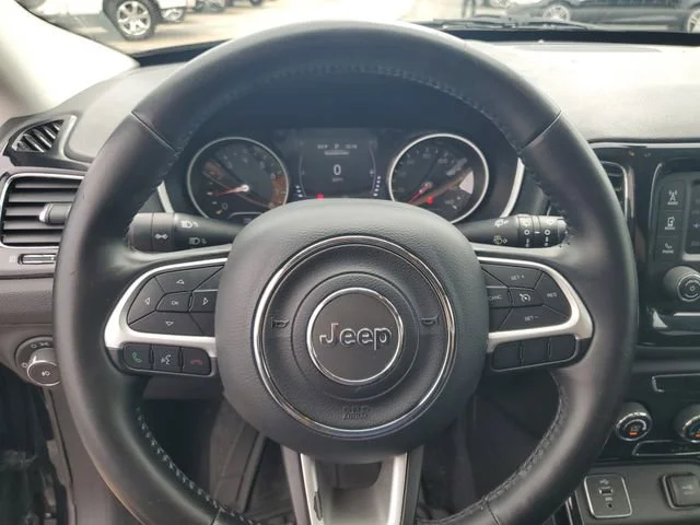 Used 2018 Diamond Black C Jeep Altitude image 10