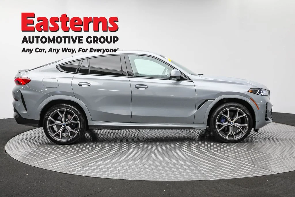 Used 2024 Gray BMW xDrive40i image 4