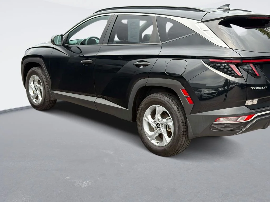 Used 2023 Black Hyundai SEL image 7