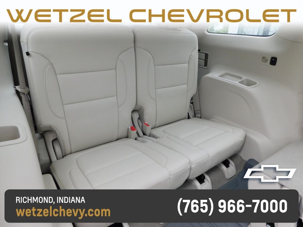 Used 2023 White GMC Denali image 32