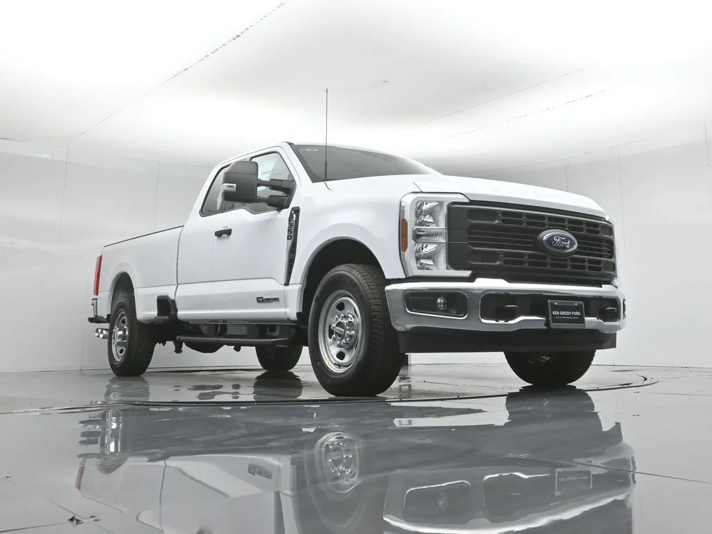 New 2026 Oxford White Ford XL image 44