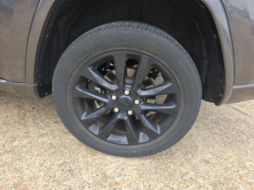 Used 2021 Gray Jeep Laredo X image 13