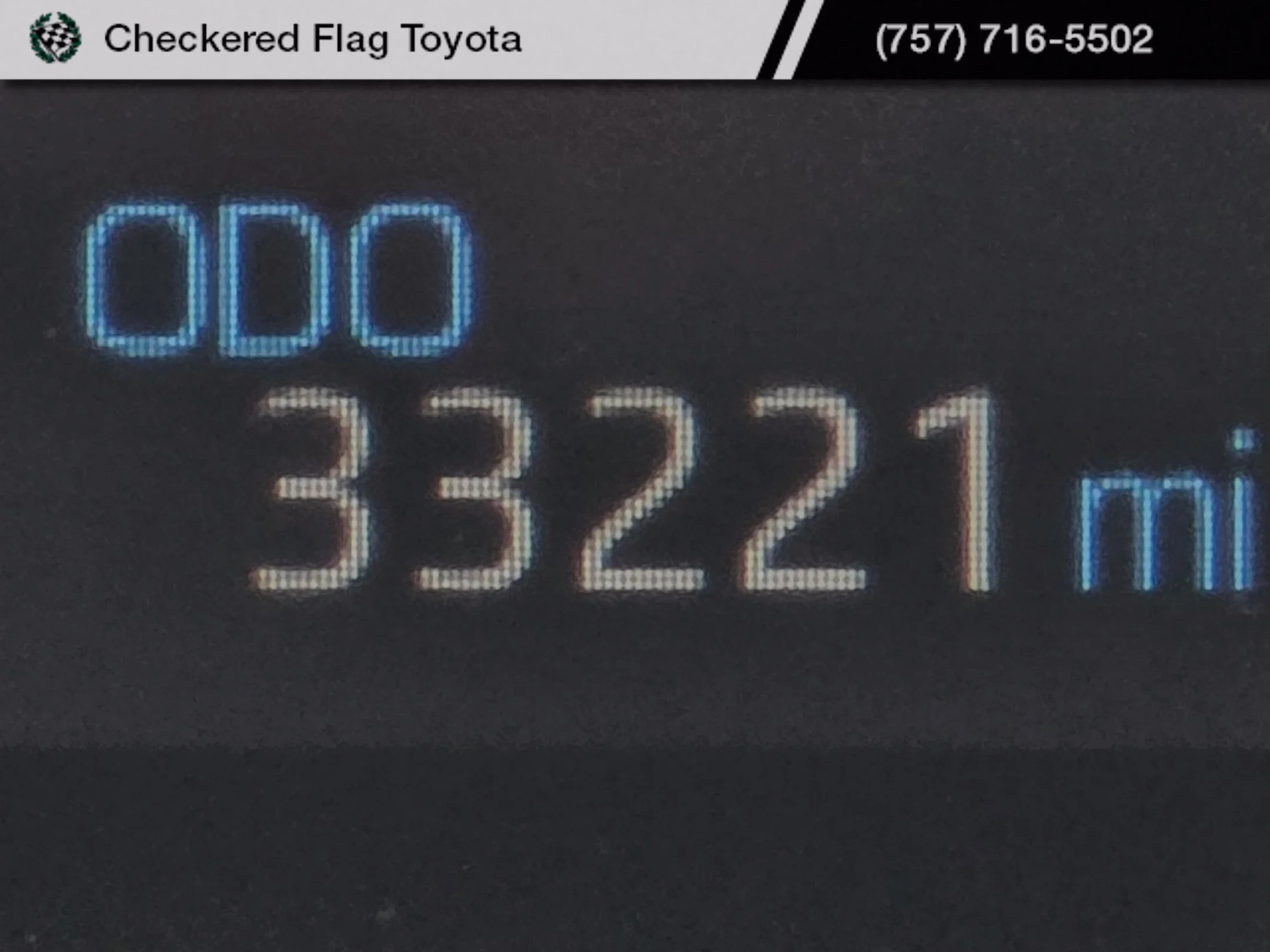 Used 2025 Silver Sky Metallic Toyota XLE image 19
