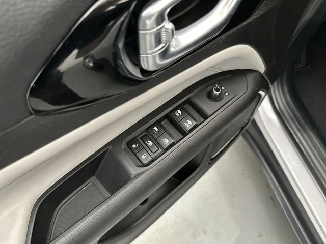 Used 2025 Silver Jeep Limited image 17