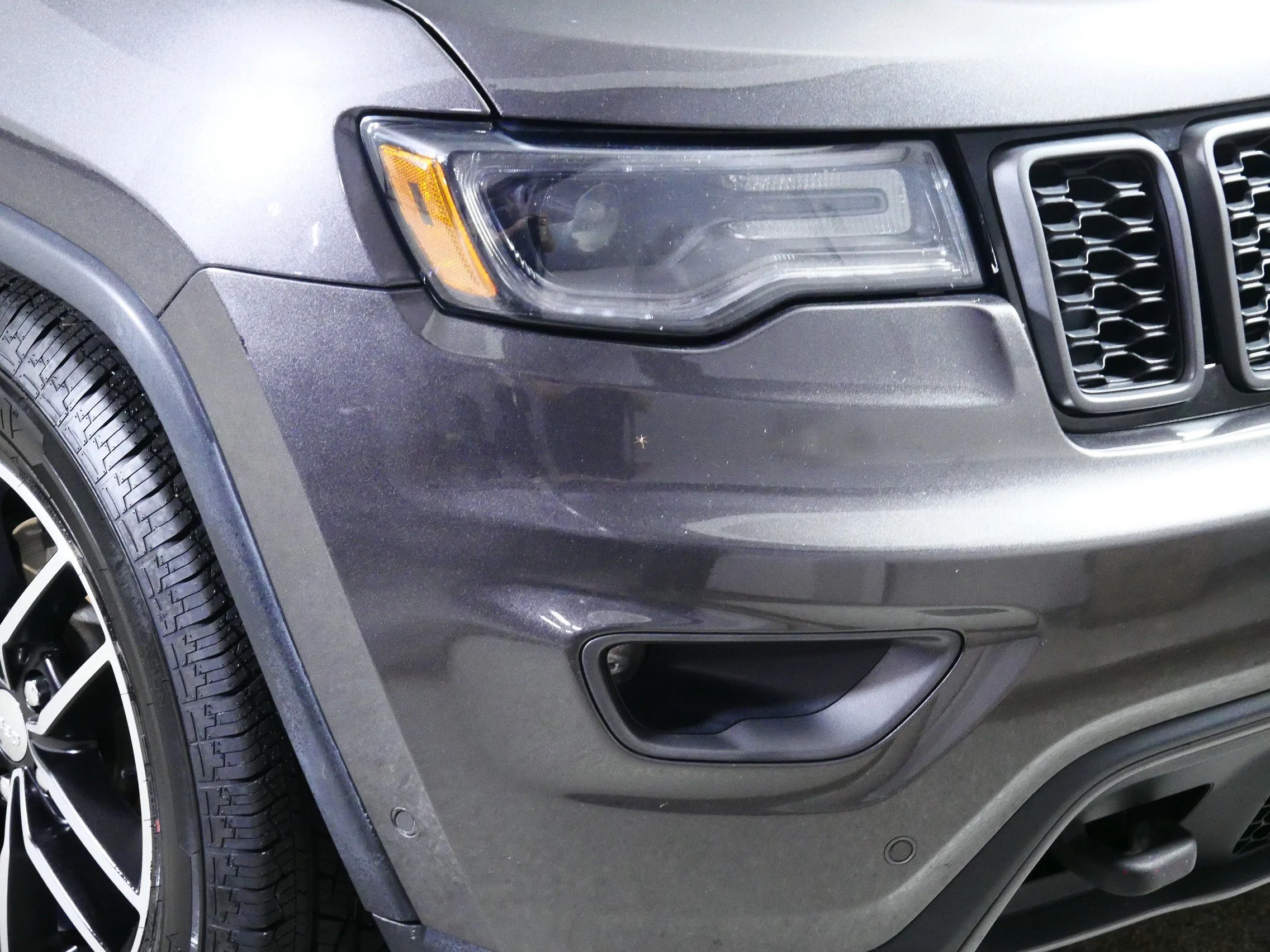 Used 2018 Granite Crystal Metallic Clearcoat Jeep Trailhawk image 16