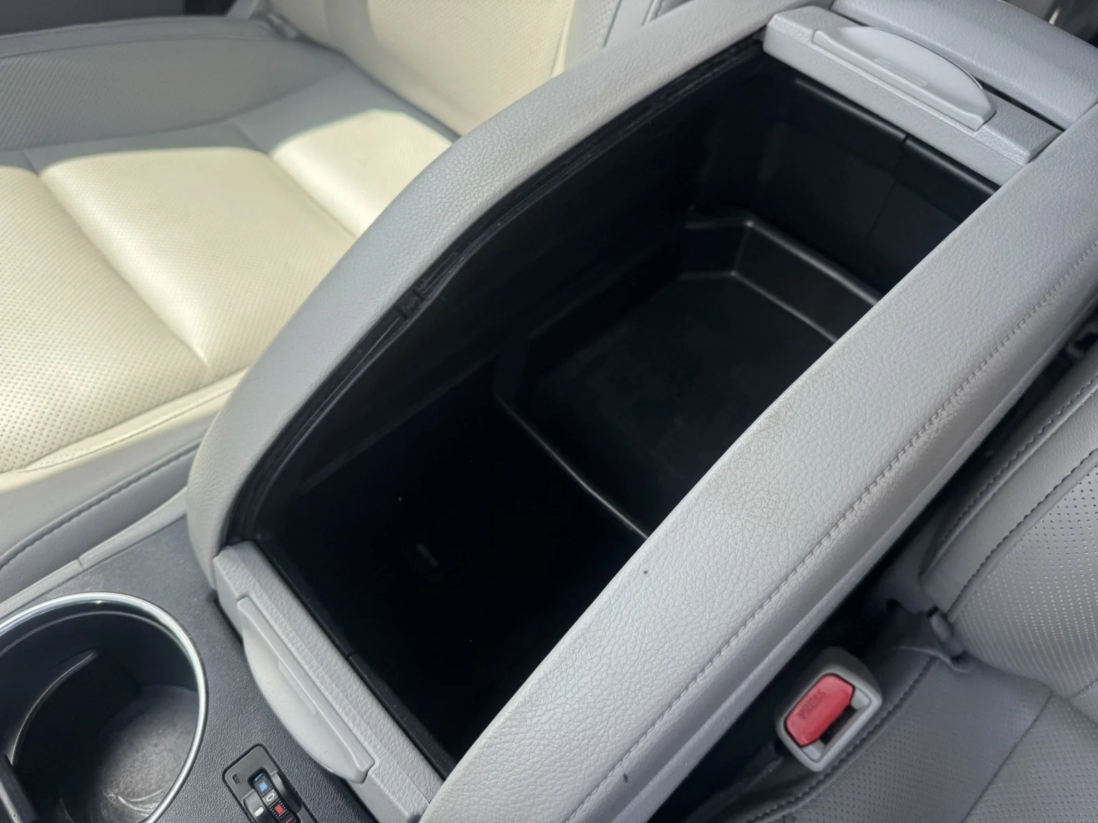 Used 2019  Toyota Hybrid Limited image 22
