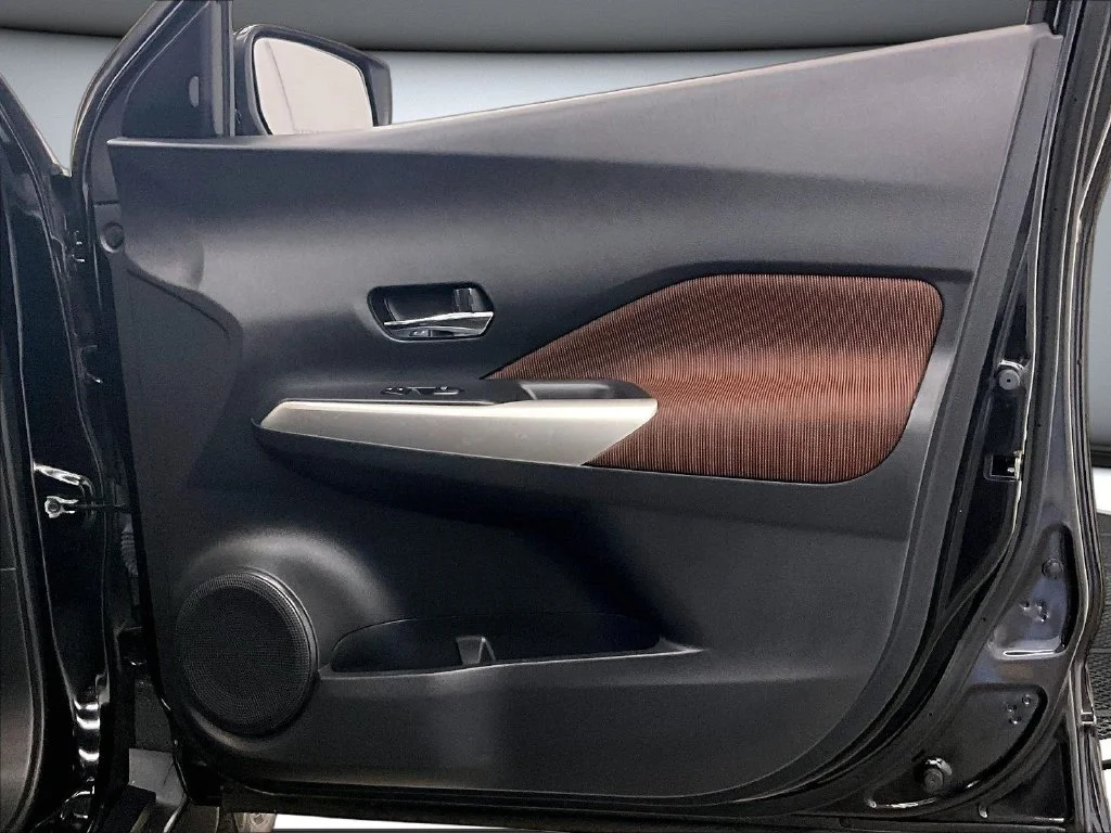 Used 2020 Black Nissan SR image 28