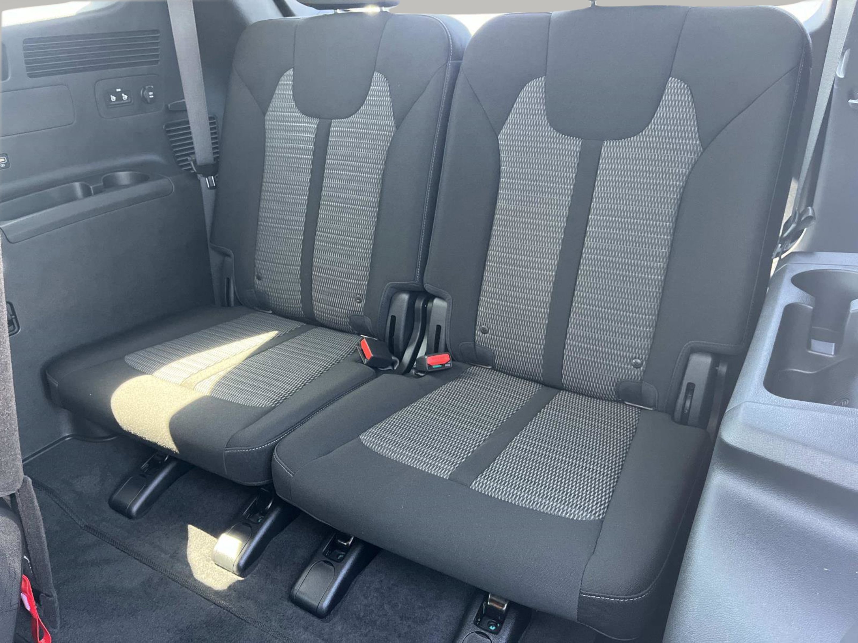 Used 2023 Glacial White Pearl Kia LX image 22