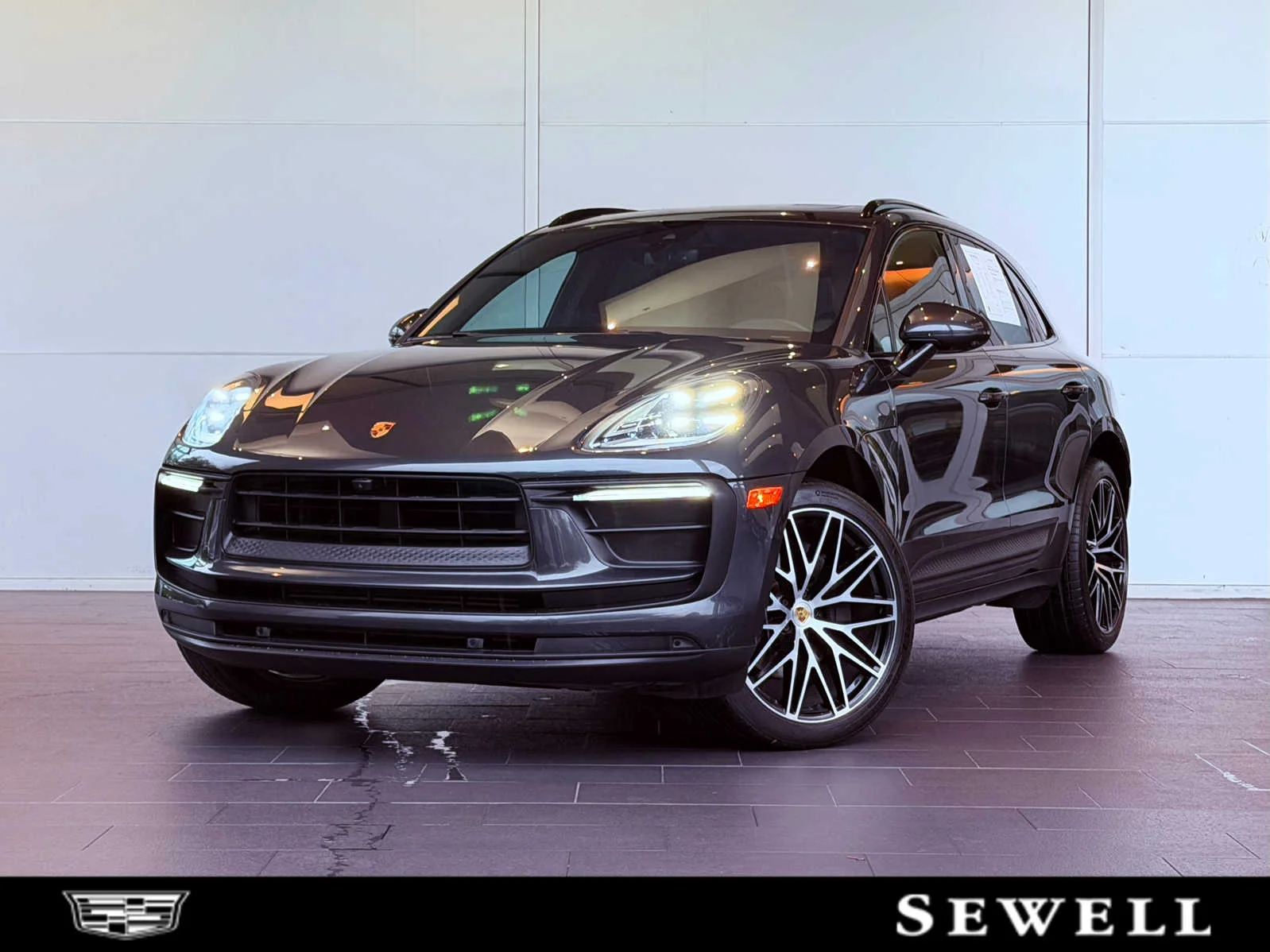 2022 Porsche Macan -'s photo