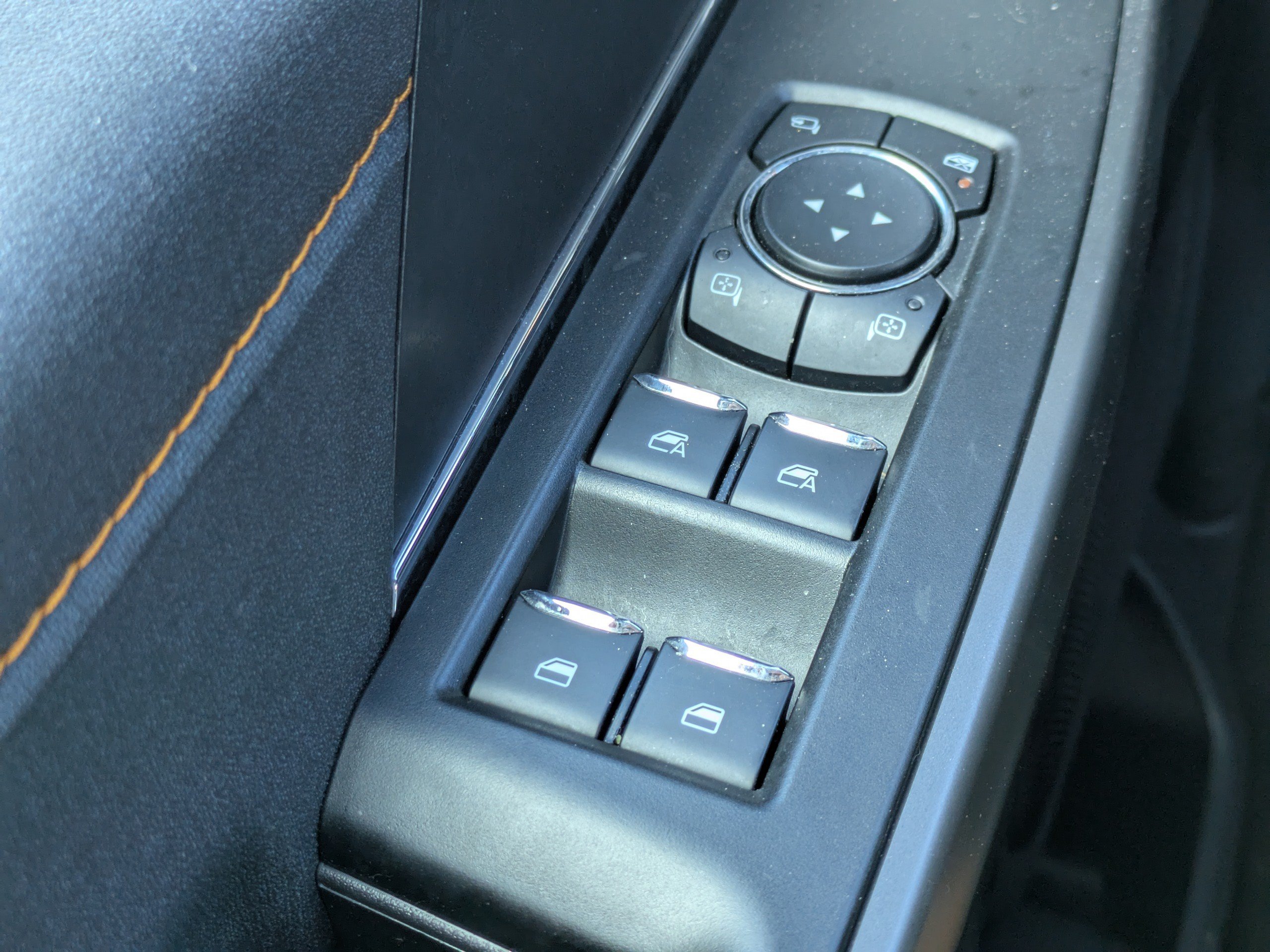 Used 2025  Ford Tremor image 19