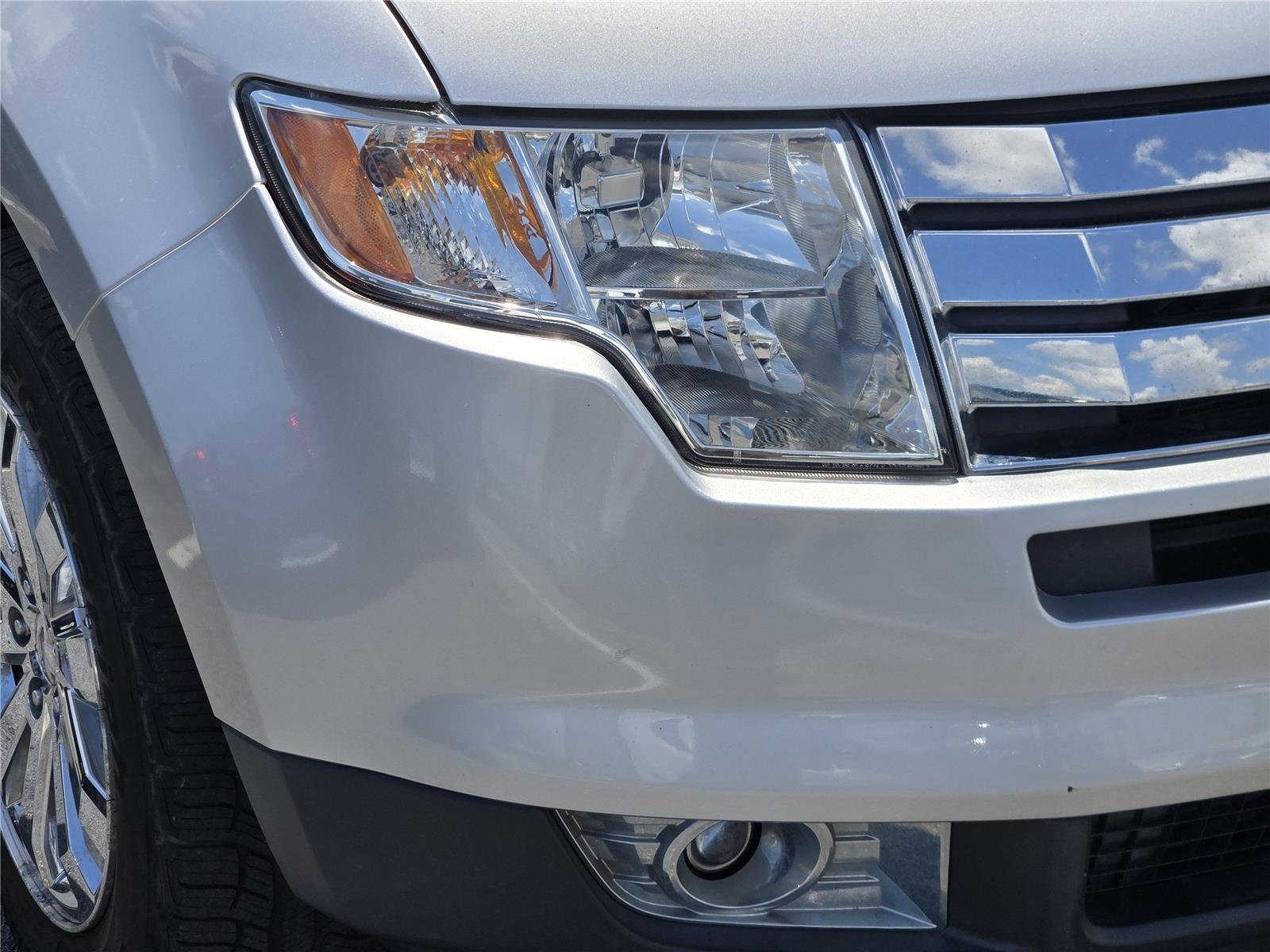 Used 2010 Ingot Silver Metallic Ford Limited image 10