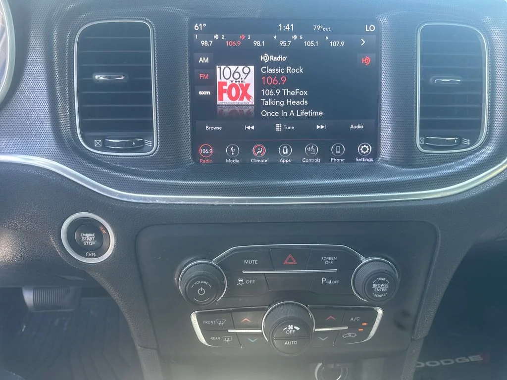 Used 2018 Silver Dodge V6 image 13