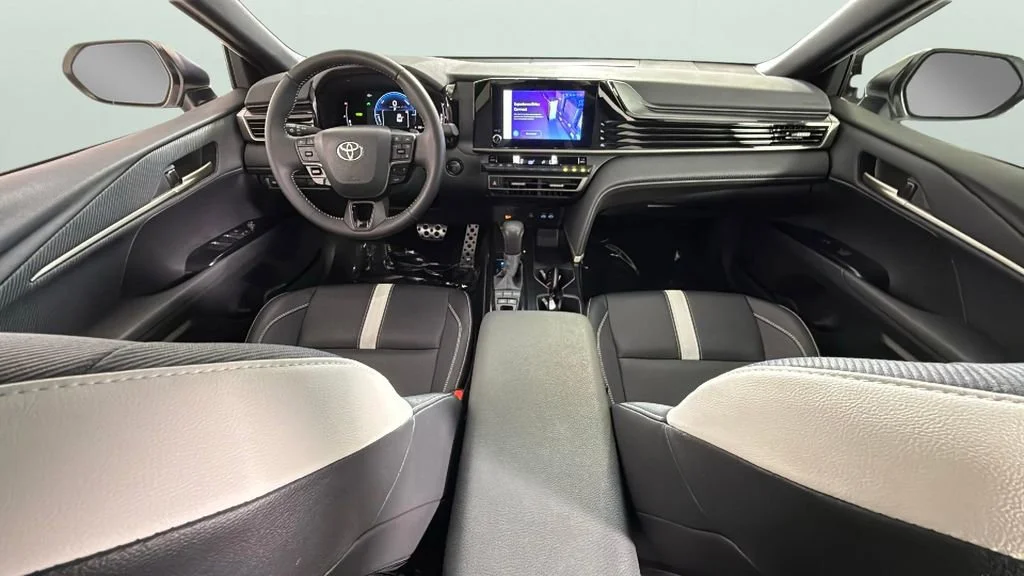 Used 2025 White Toyota SE image 31