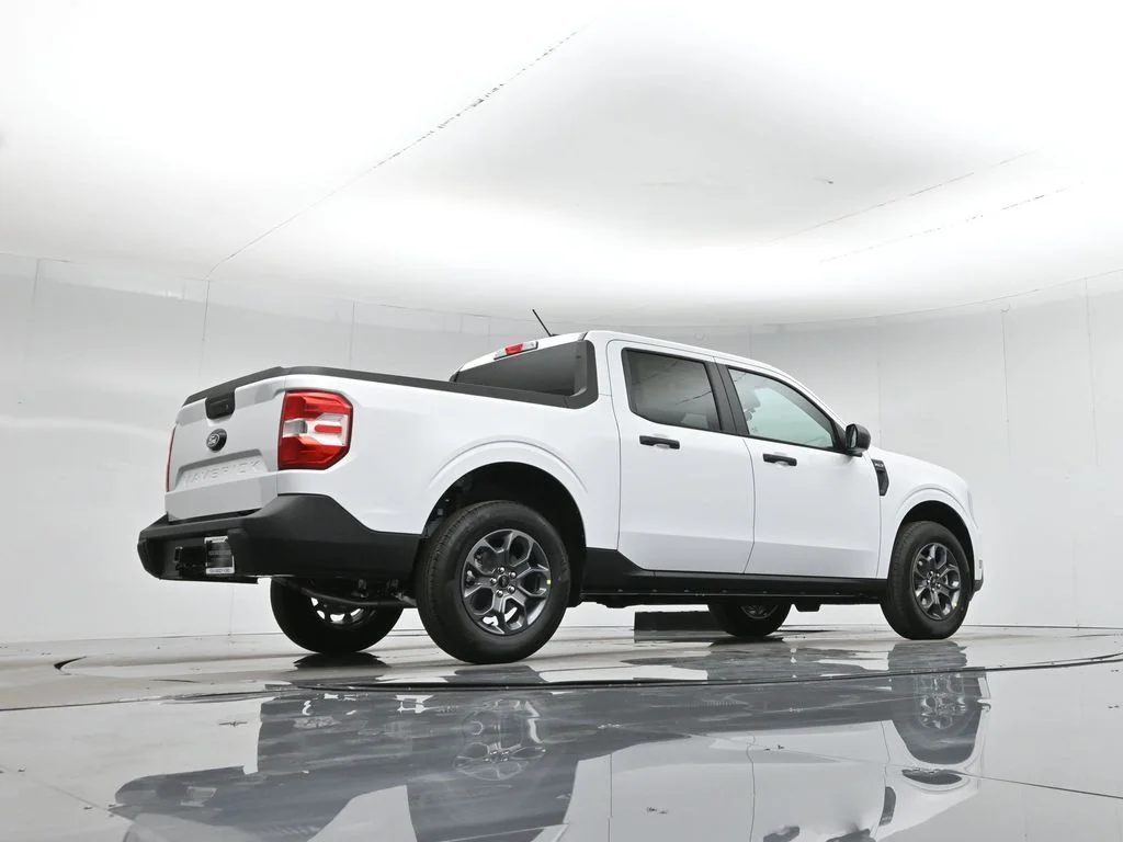 New 2026 Oxford White Ford XLT image 46
