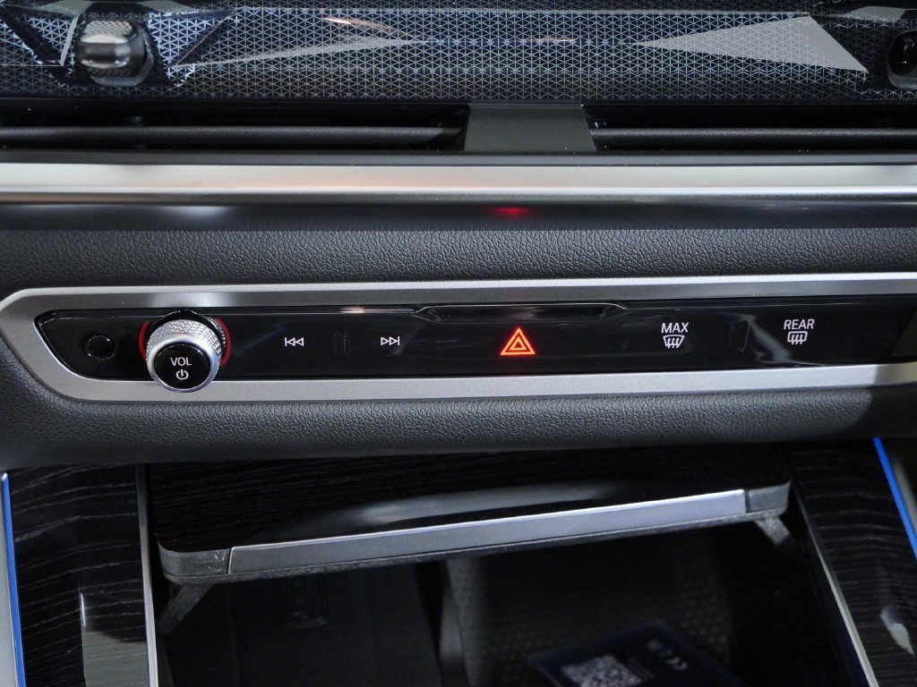 New 2026 Black Sapphire Metallic BMW xDrive50e image 46
