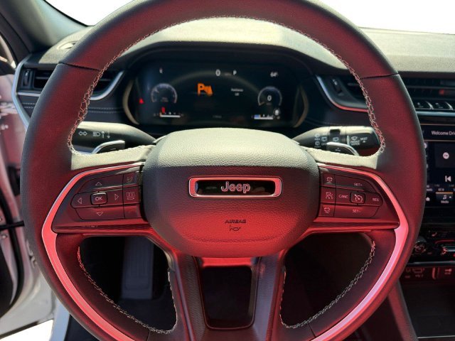 New 2026 Bright White Clear-Coat Exterior Paint Jeep Laredo image 13