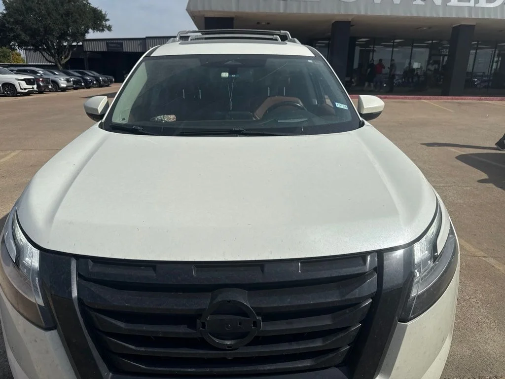 Used 2023 White Nissan Platinum image 6