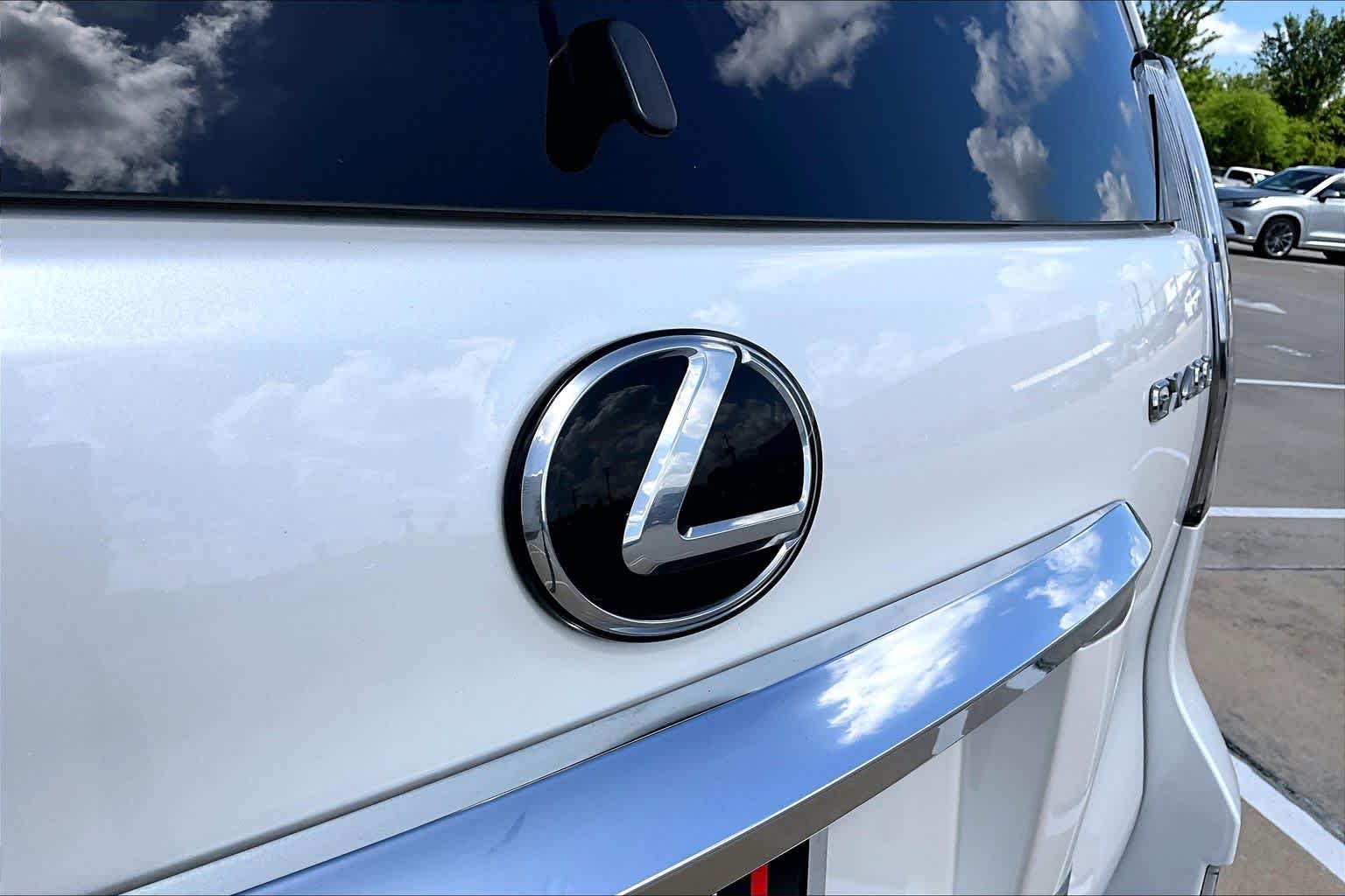 Used 2023 Eminent White Pearl Lexus Luxury image 31