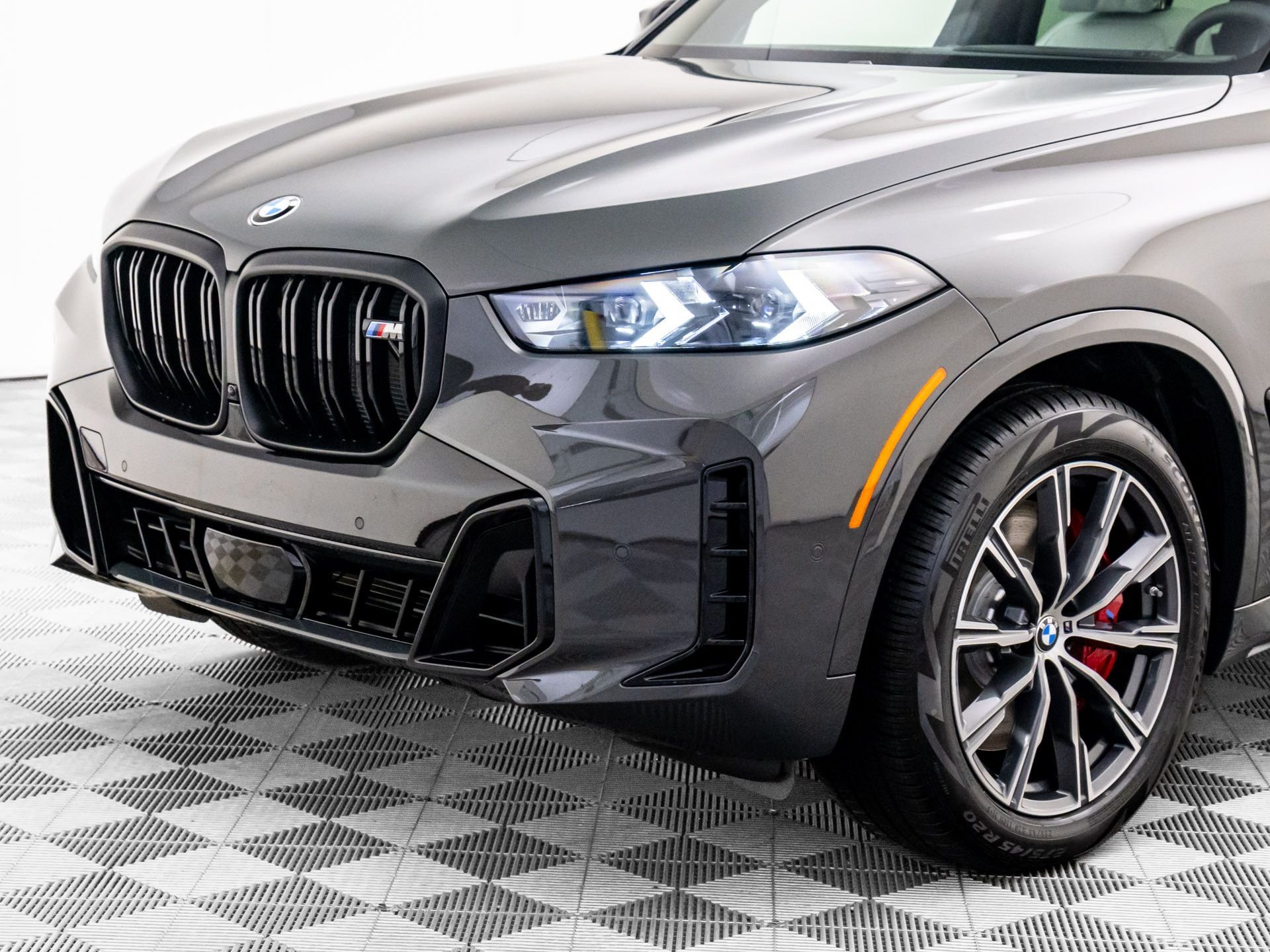 Certified Used 2026 Dravit Grey Metallic BMW M60i image 40
