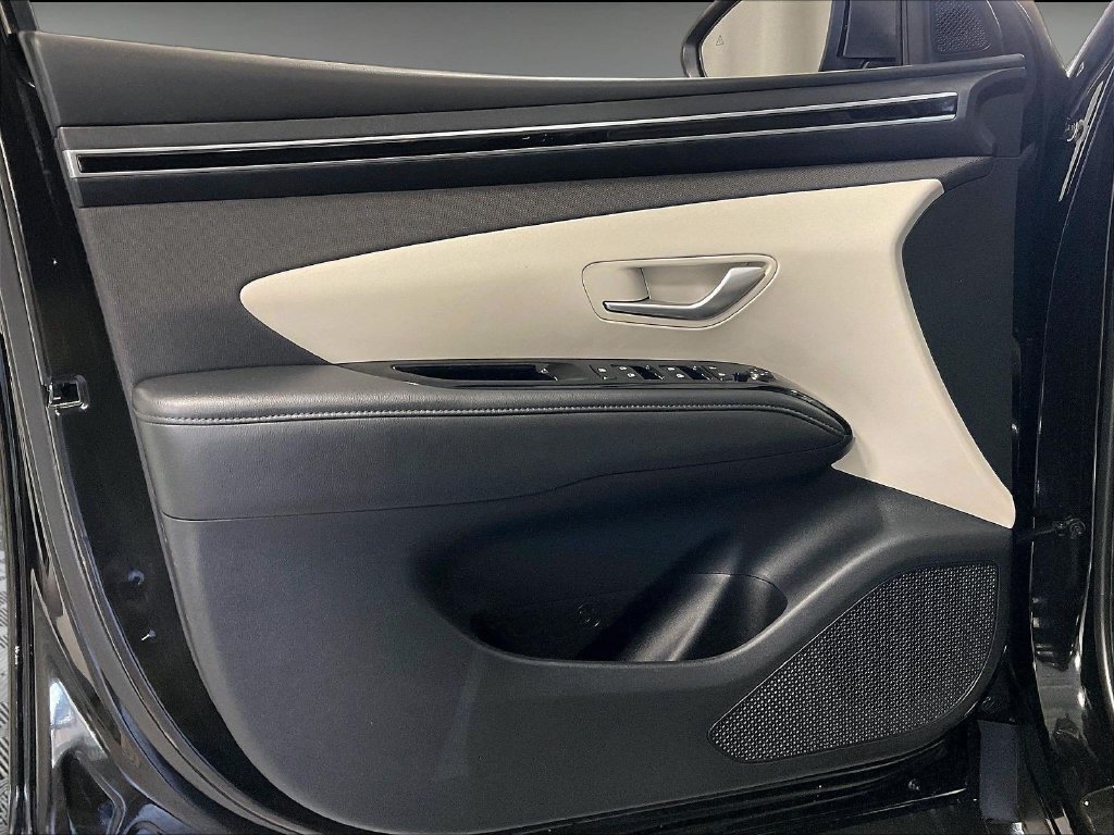 Used 2024 Black Hyundai SEL Convenience image 9