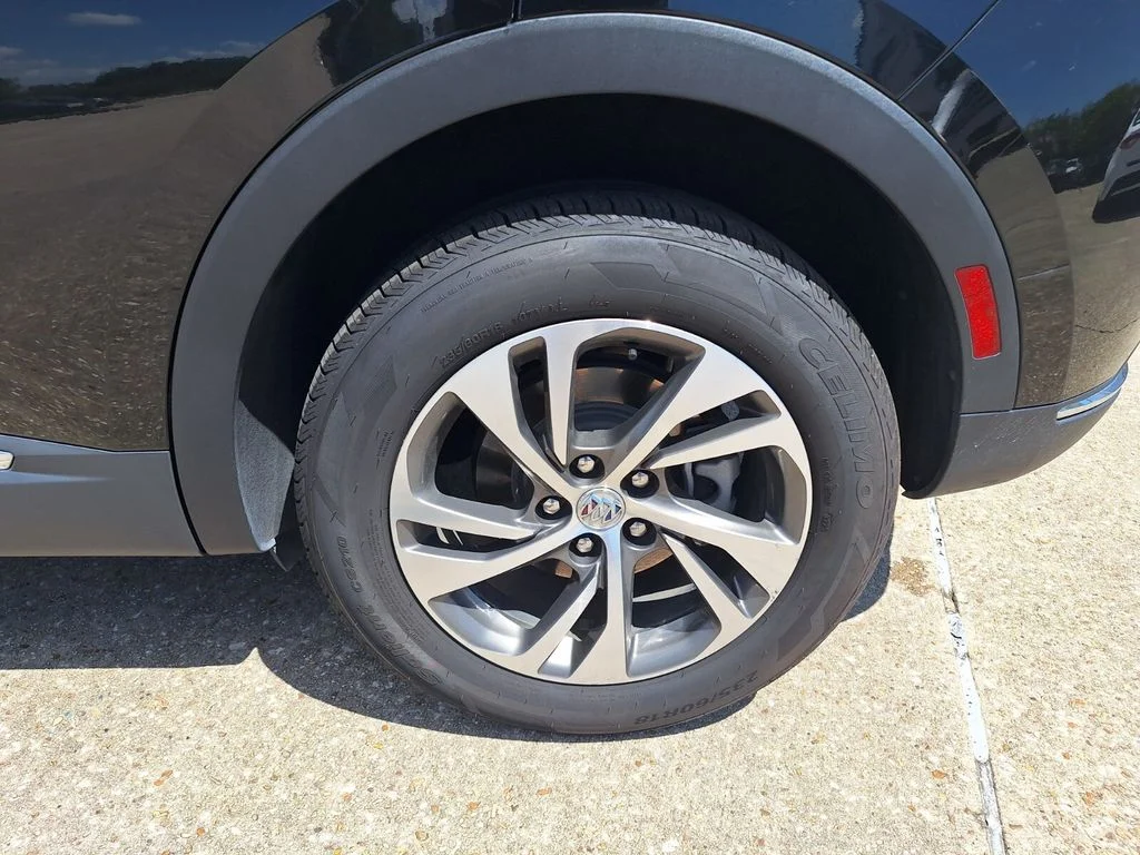 Used 2023 Black Buick Essence image 22