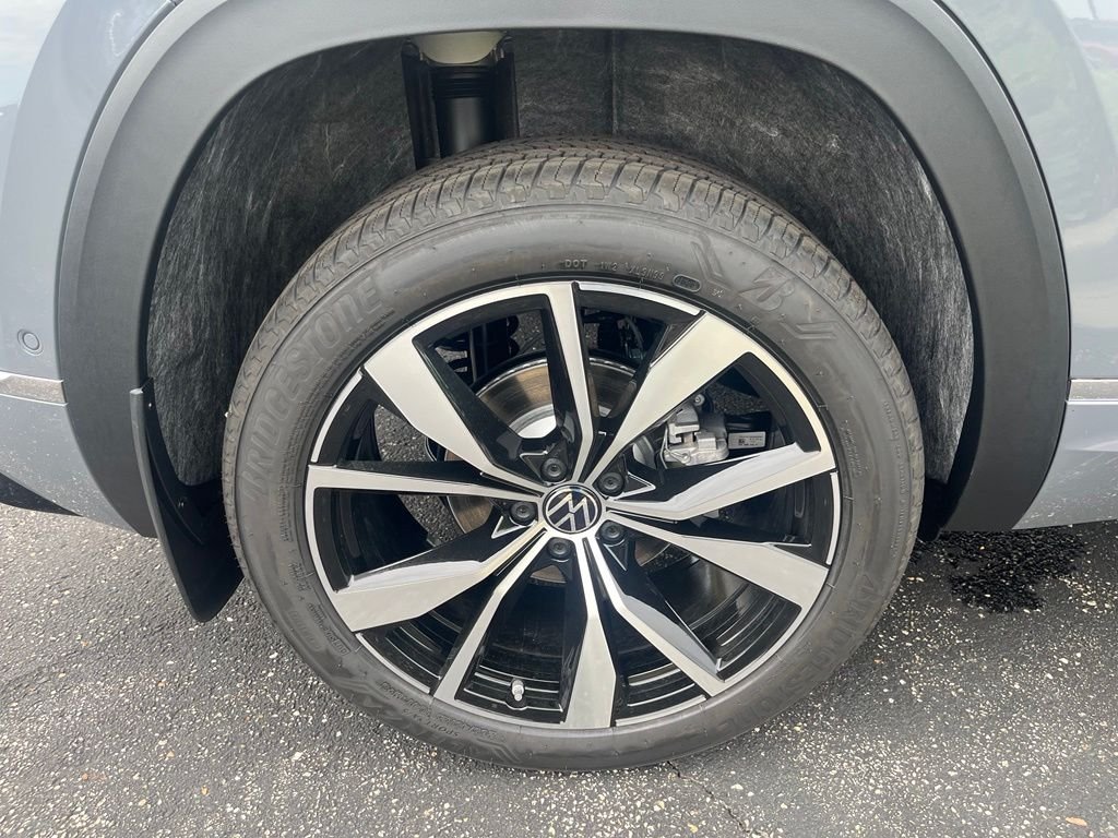 New 2026 Gray Volkswagen 2.0T SEL Premium R-Line image 29