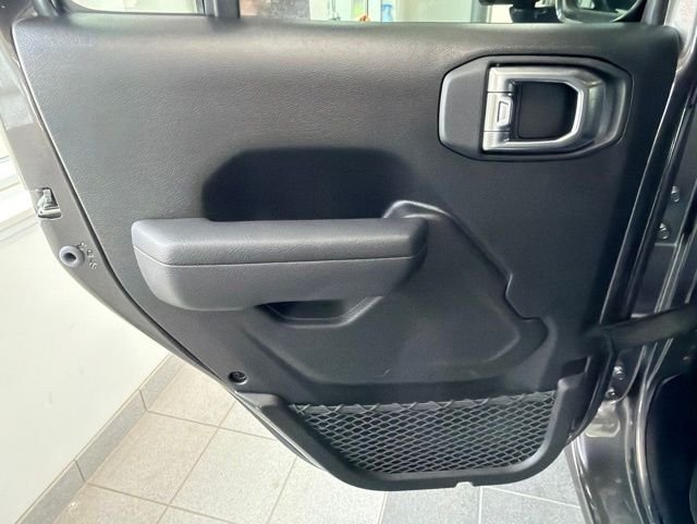 New 2026 Granite Crystal Metallic Clearcoat Jeep Sport S image 16