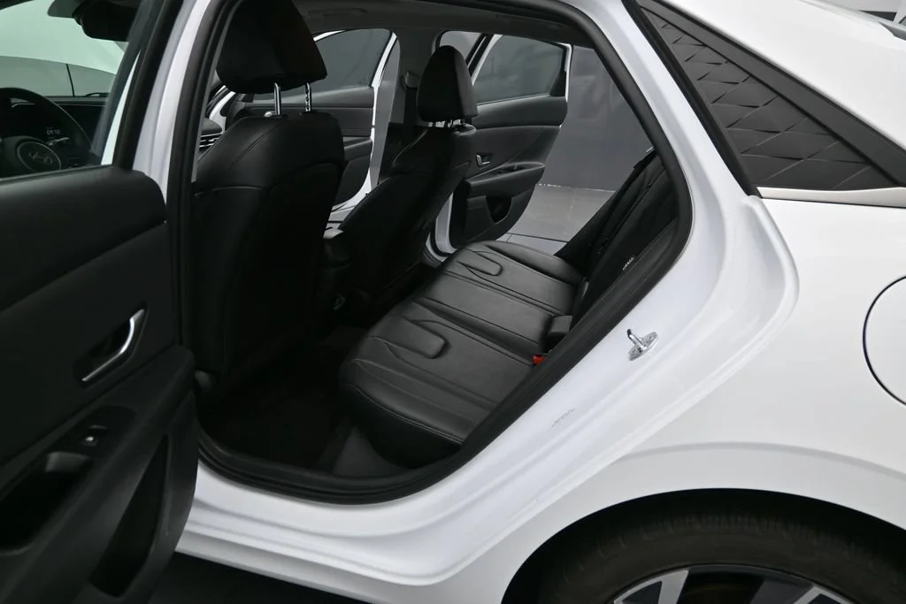 Used 2025 White Hyundai Limited image 12