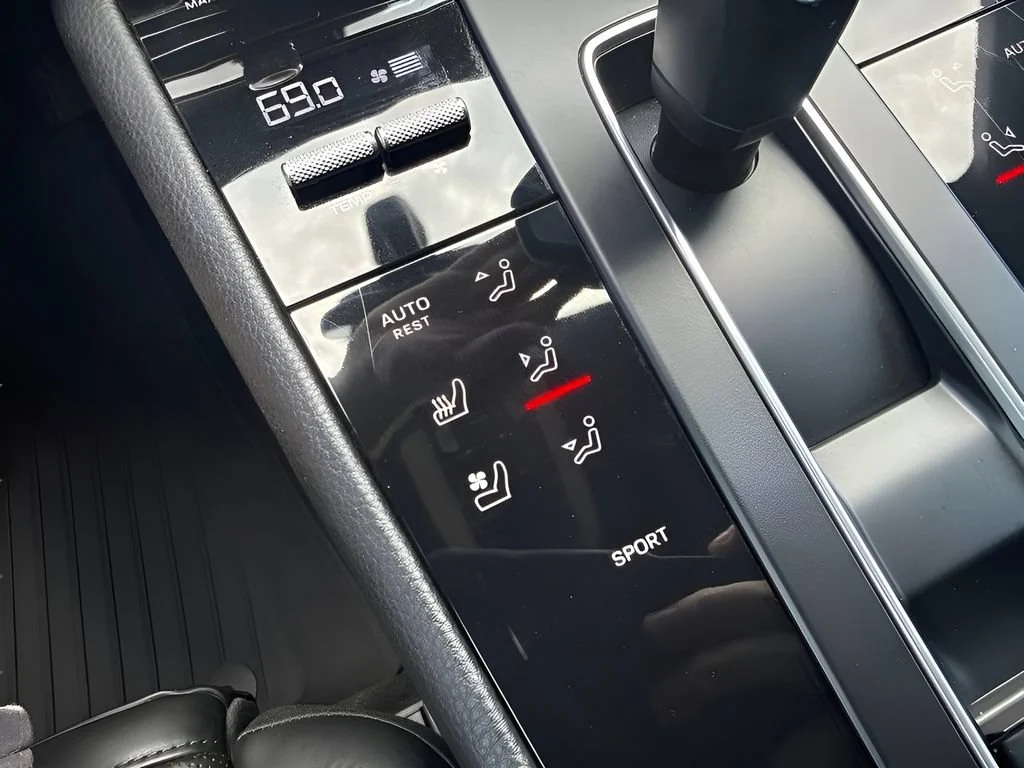 Used 2023  Porsche  image 29