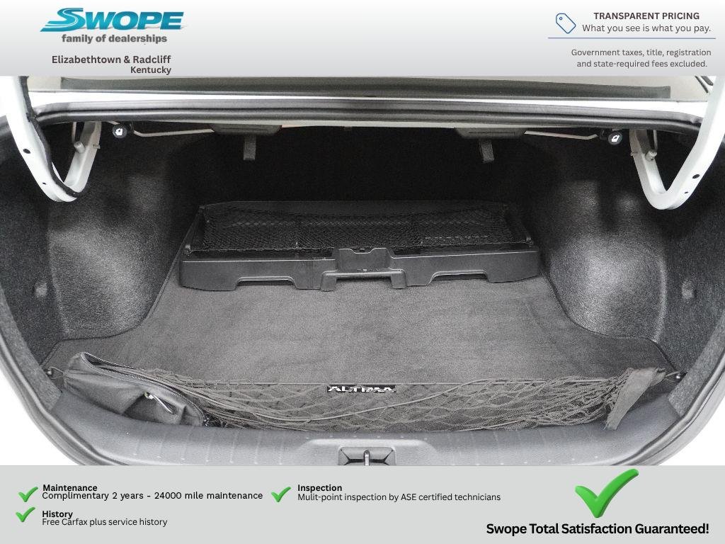 Used 2024 Pearl White Tricoat Nissan 2.0 SR image 28