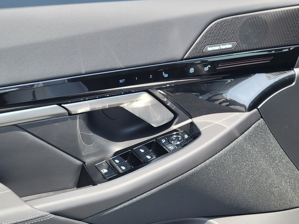 2026 BMW 5 Series 530i - Photo 18