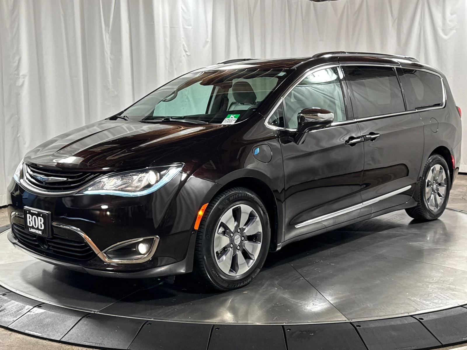 2018 Chrysler Pacifica Hybrid Limited's photo