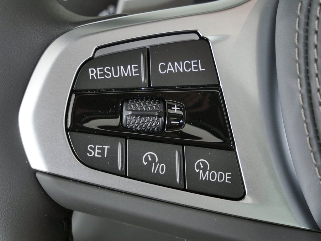 New 2026 Carbon Black Metallic BMW xDrive50e image 41