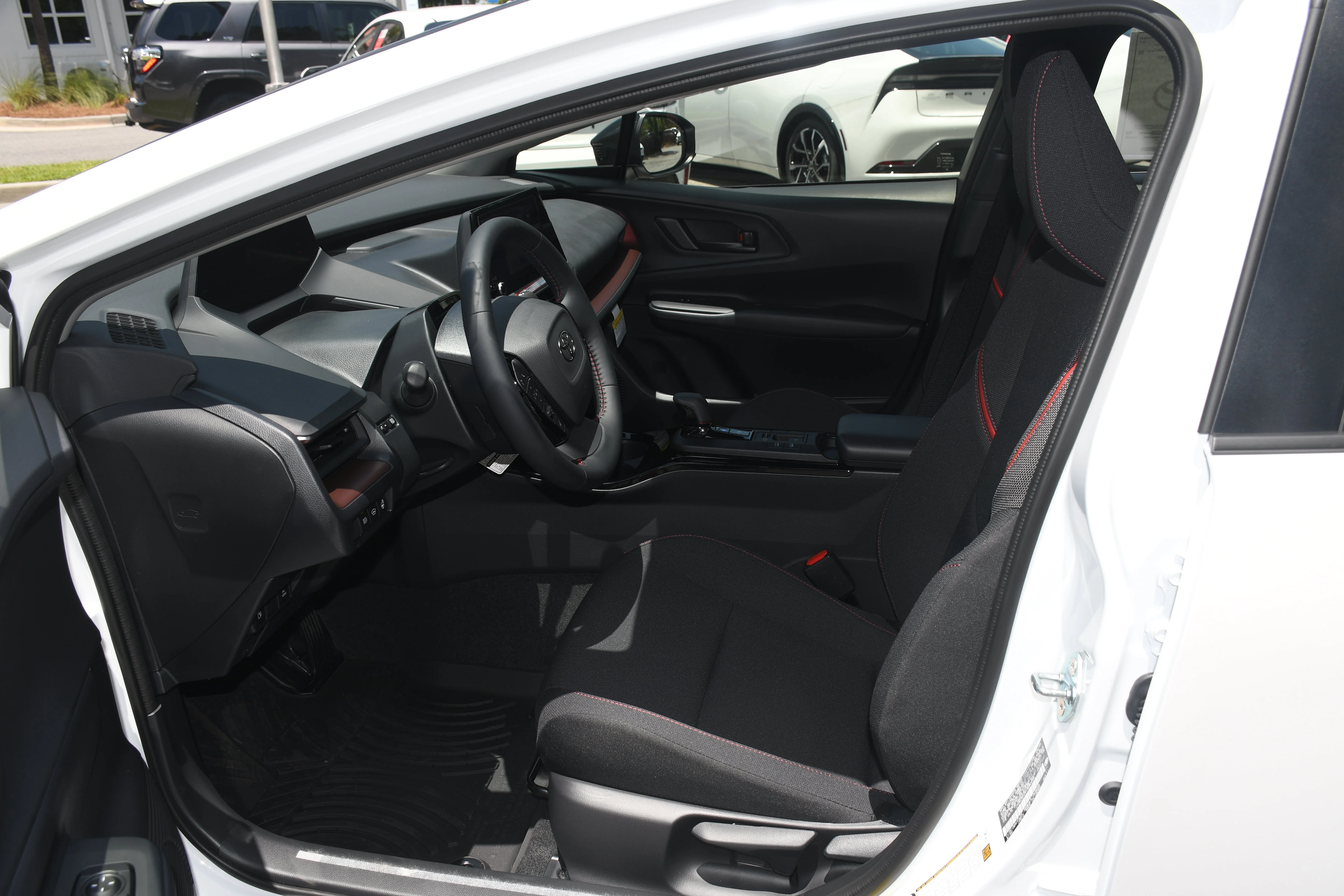 New 2026 Wind Chill Pearl Toyota SE image 3