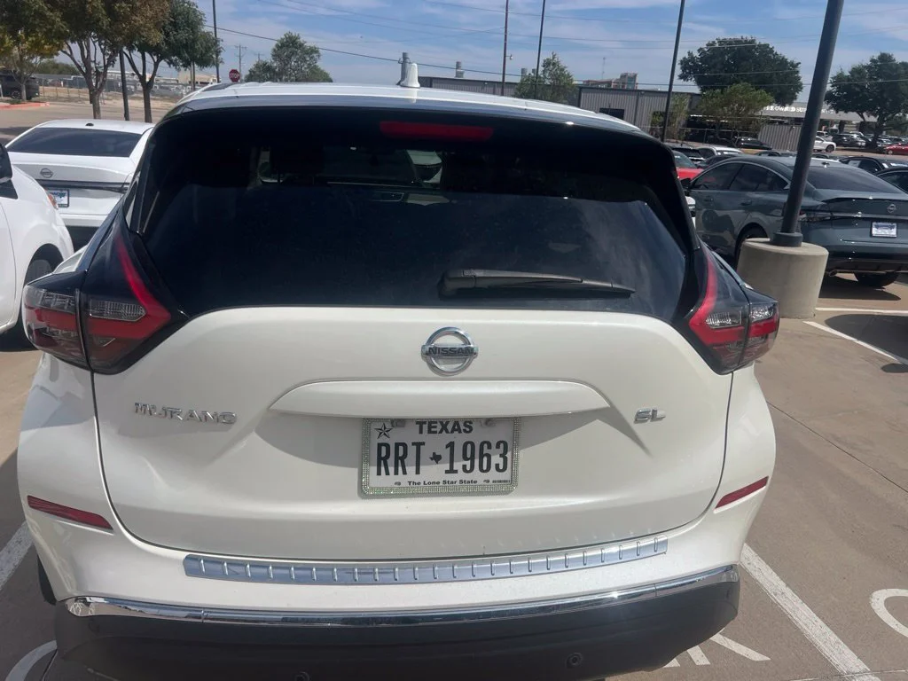 Used 2022 White Nissan SL image 9